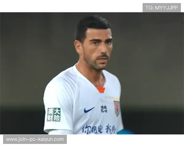 富安健洋右路倒三角回给中路形成射门