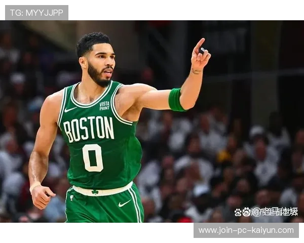 塔图姆后撤步抛投制止对方追分势头 塔图姆后撤步抛投制止对方追分势头